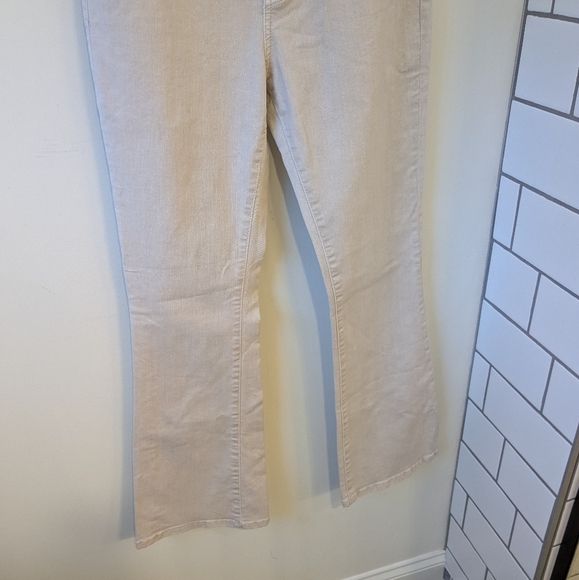 Anthropologie Pilcro Women's The Icon Flare Leg Cream White Jeans Size 29 - Picture 4 of 10
